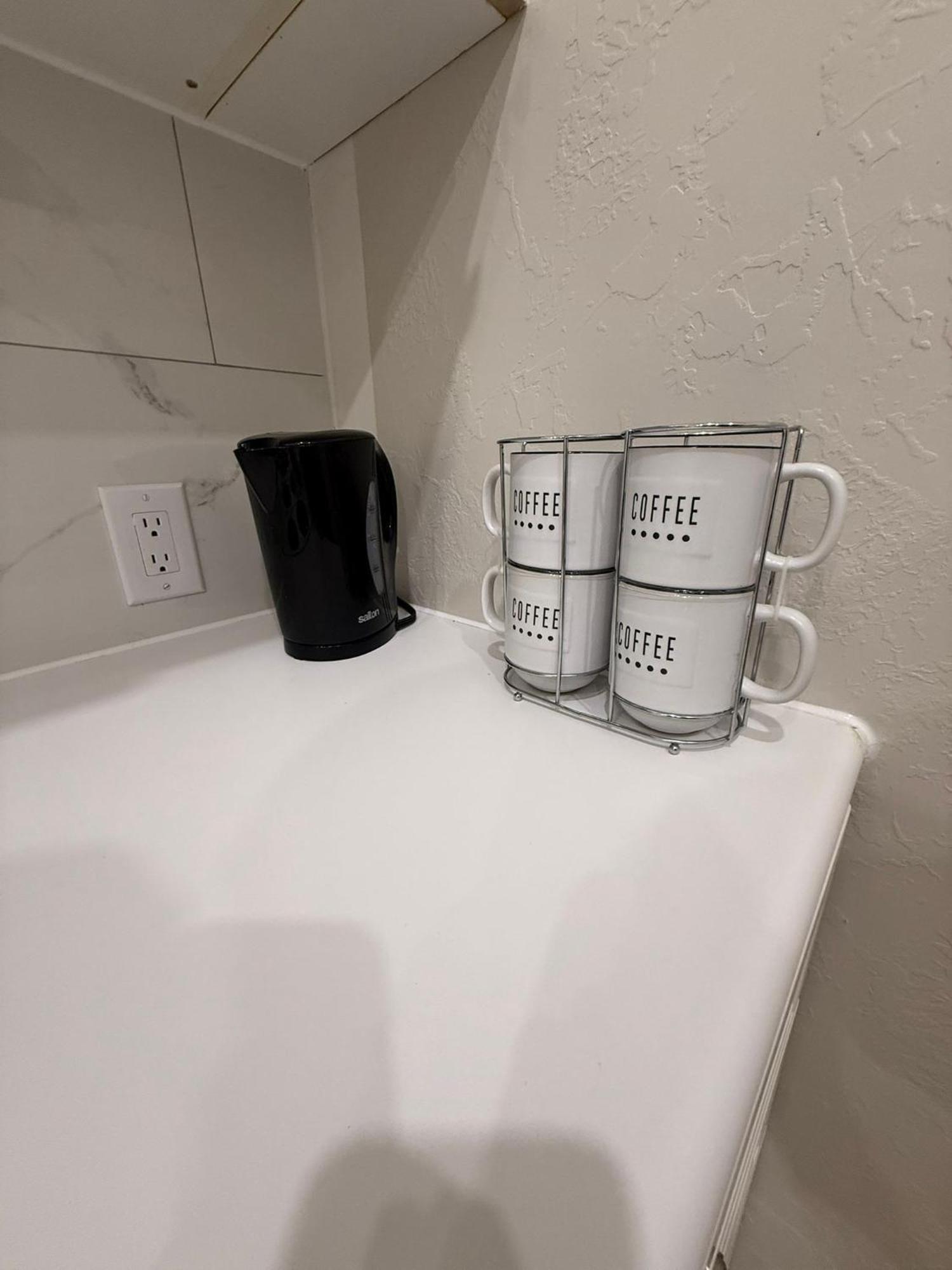 Homestay Maple Leaf Stay-walk To Uoft,dt,street Cars,bars,rom-free Wifi *
